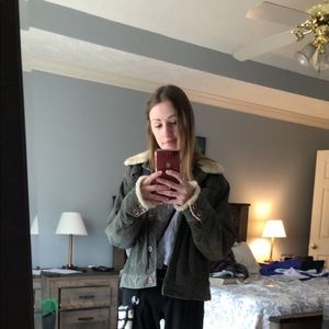 Meet your Posher, Lacey